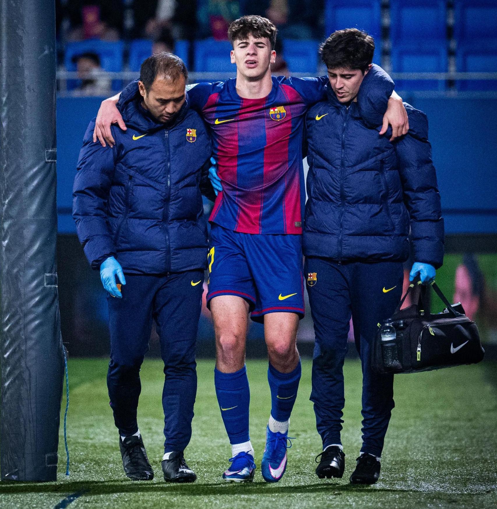 Jofre Torrents cae lesionado durante el Barça B-Alcoyano