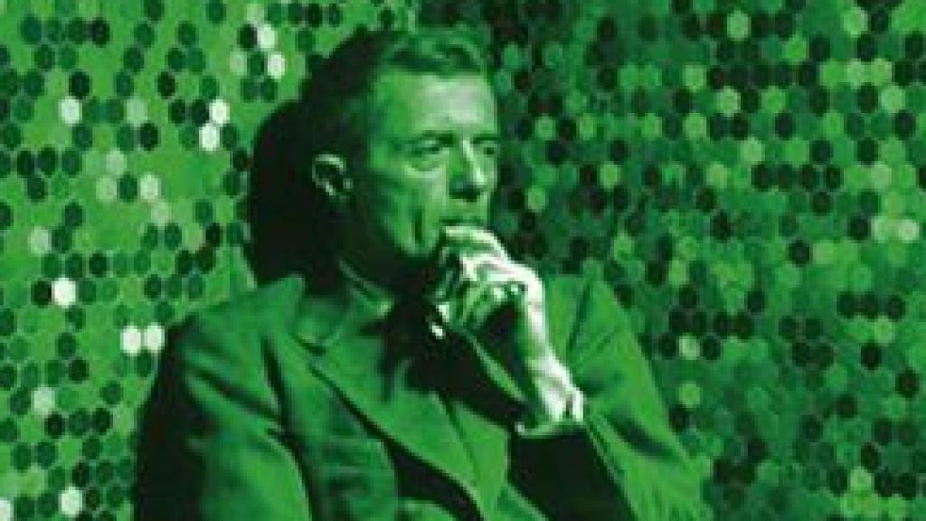 Paul Bowles, en la portada de 'Paul Bowles, el recluso de Tánger, de Mohamed Chukri