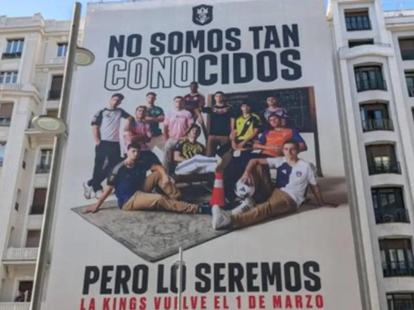 Pancarta de la Kings League a Madrid