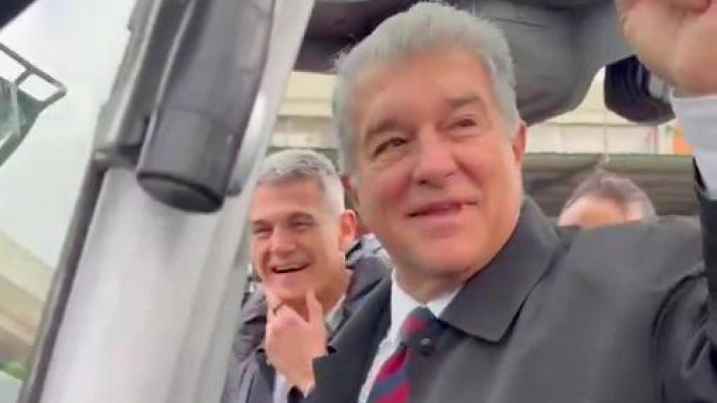 Joan Laporta se pega un baño de masas en Mercabarna: aclamado por los trabajadores