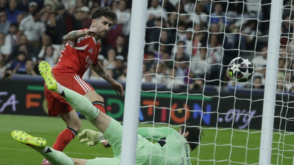 Rafa Silva marca un gol al Reial Madrid-Benfica