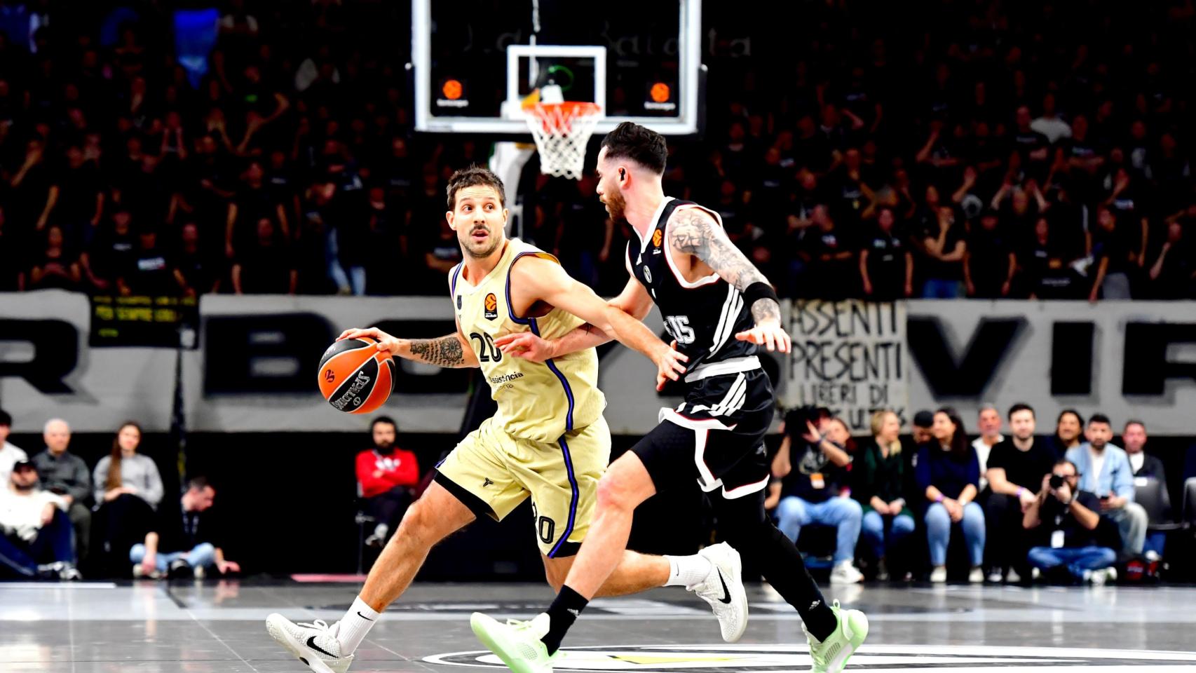 Laprovittola conduce el balón contra la Virtus