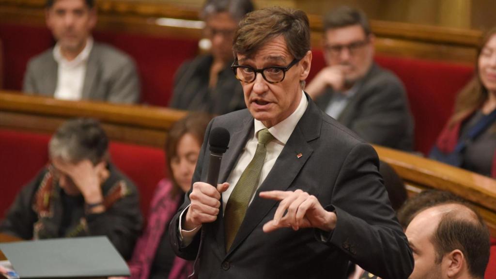 El president de la Generalitat, Salvador Illa, durant una sessió de control al Govern, al Parlament de Catalunya, el 25 de febrer de 2026, a Barcelona
