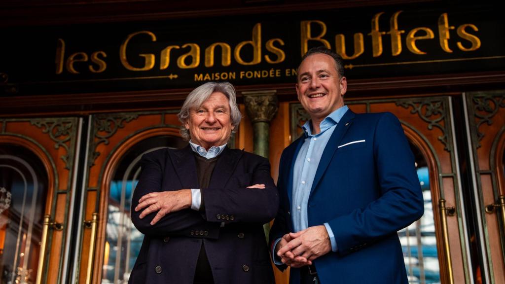 El alcalde de Narbona, Bertrand Malquier, y el propietario y fundador de Les Grands Buffets, Louis Privat