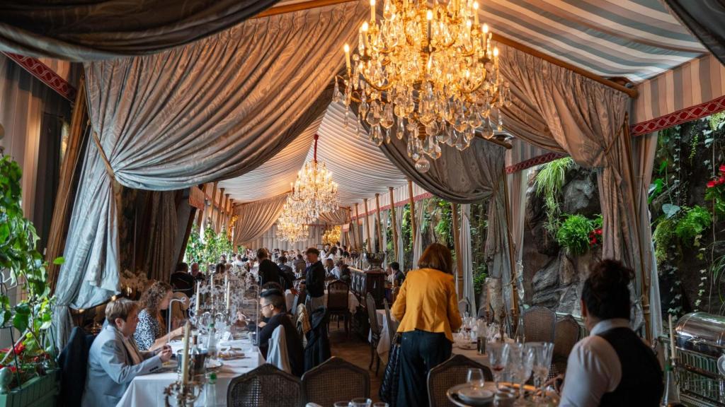 Saló a Les Grands Buffets