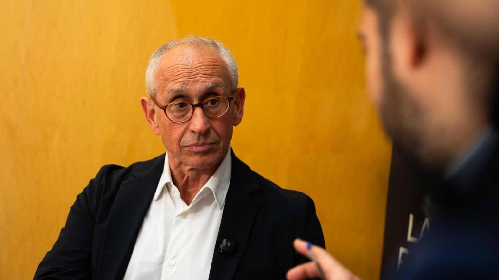 Ferran Olivé, extresorer del Barça, durant una entrevista amb Culemanía a la seu de la precandidatura 'Defensem el Barça'