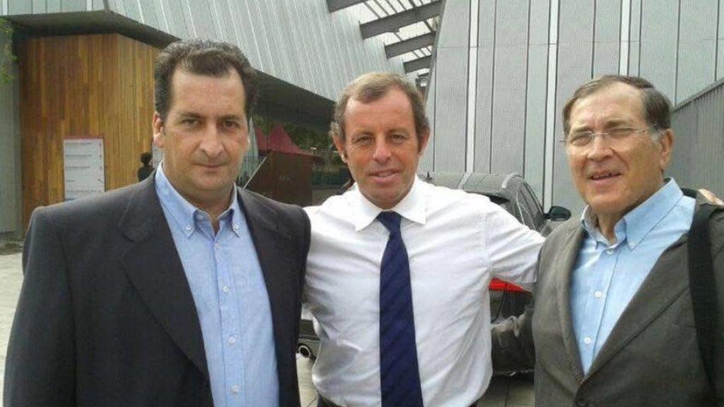 Isidro Navarro, a la izquierda de la imagen, posa con Sandro Rosell
