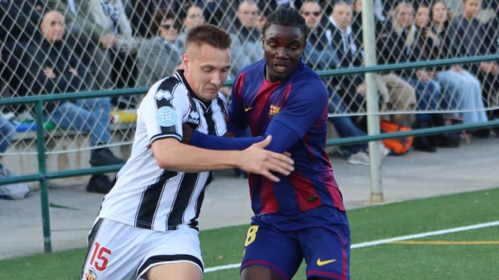 David Odura lluita per la pilota al Castelló B-Barça B