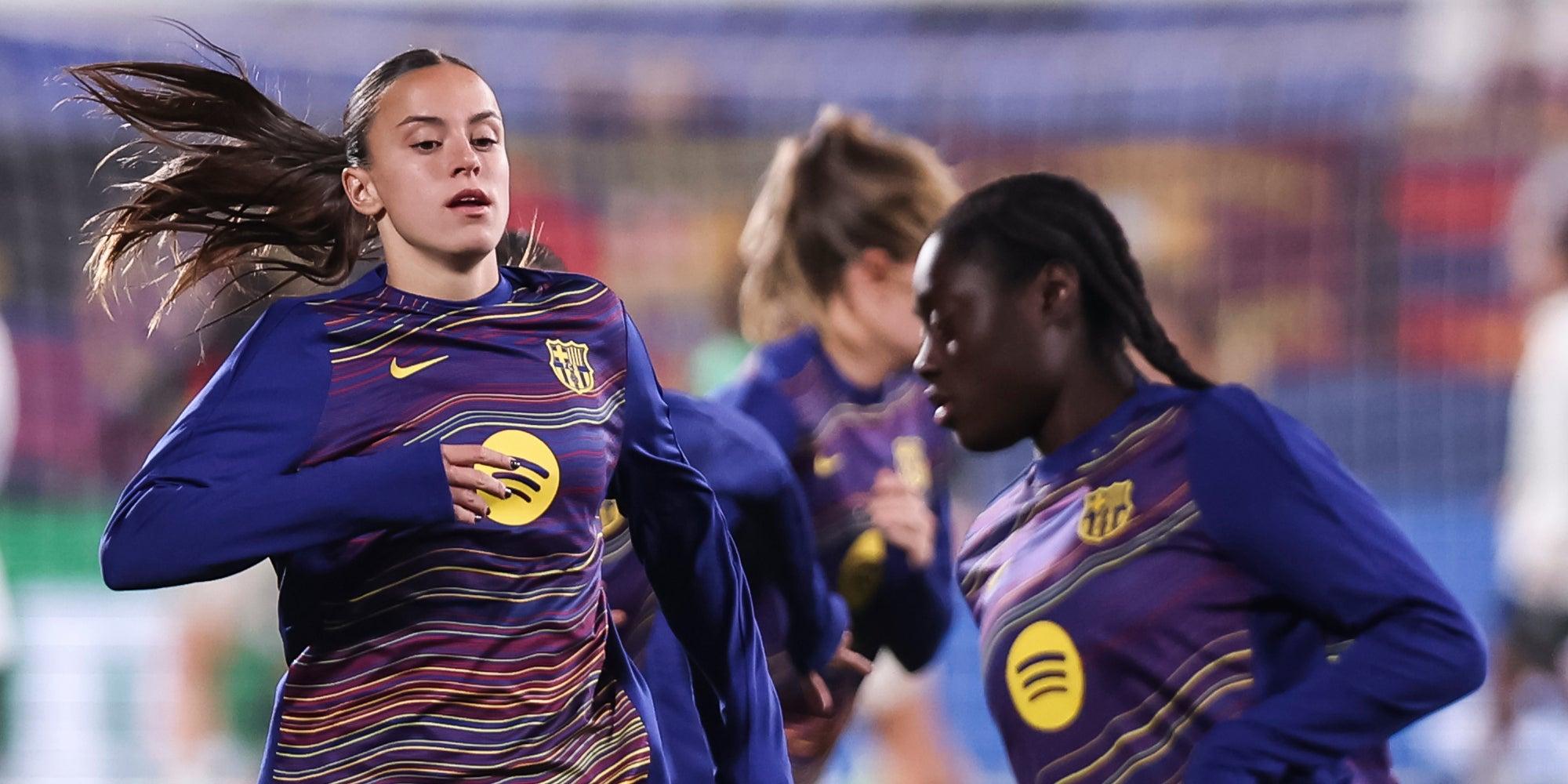 Clara Serrajordi y Aïcha Cámara, en el calentamiento previo a un partido del Barça Femenino