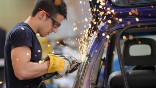 Joven trabajando