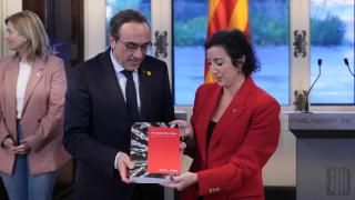 La 'consellera' Alícia Romero presenta los Presupuestos de la Generalitat de 2026 al presidente del Parlament, Josep Rull