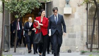 El presidente de la Generalitat, Salvador Illa, acompañado de la consellera de Economía y Finanzas, Alicia Romero