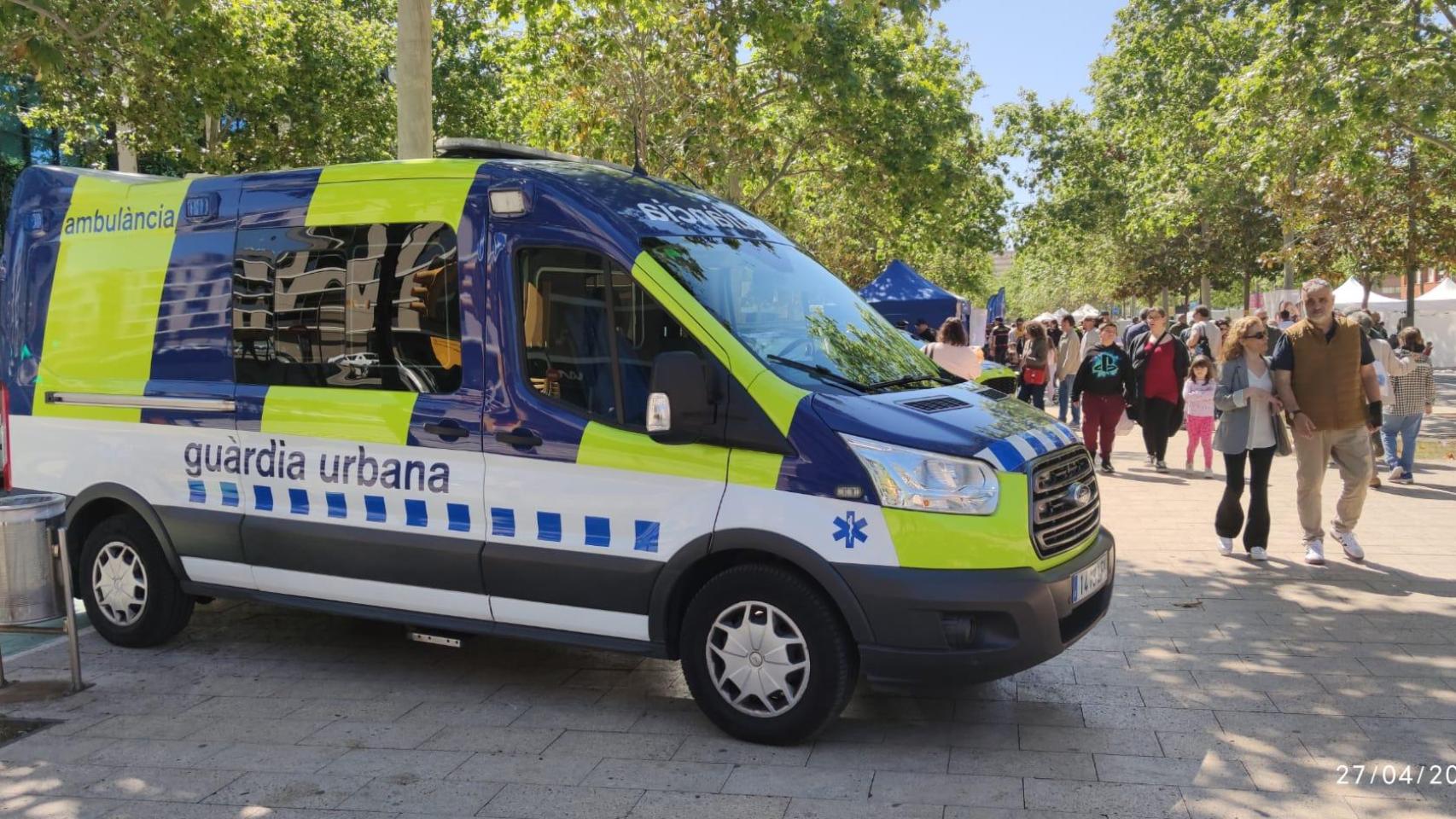 Imagen de la ambulancia municipal de L'Hospitalet de Llobregat