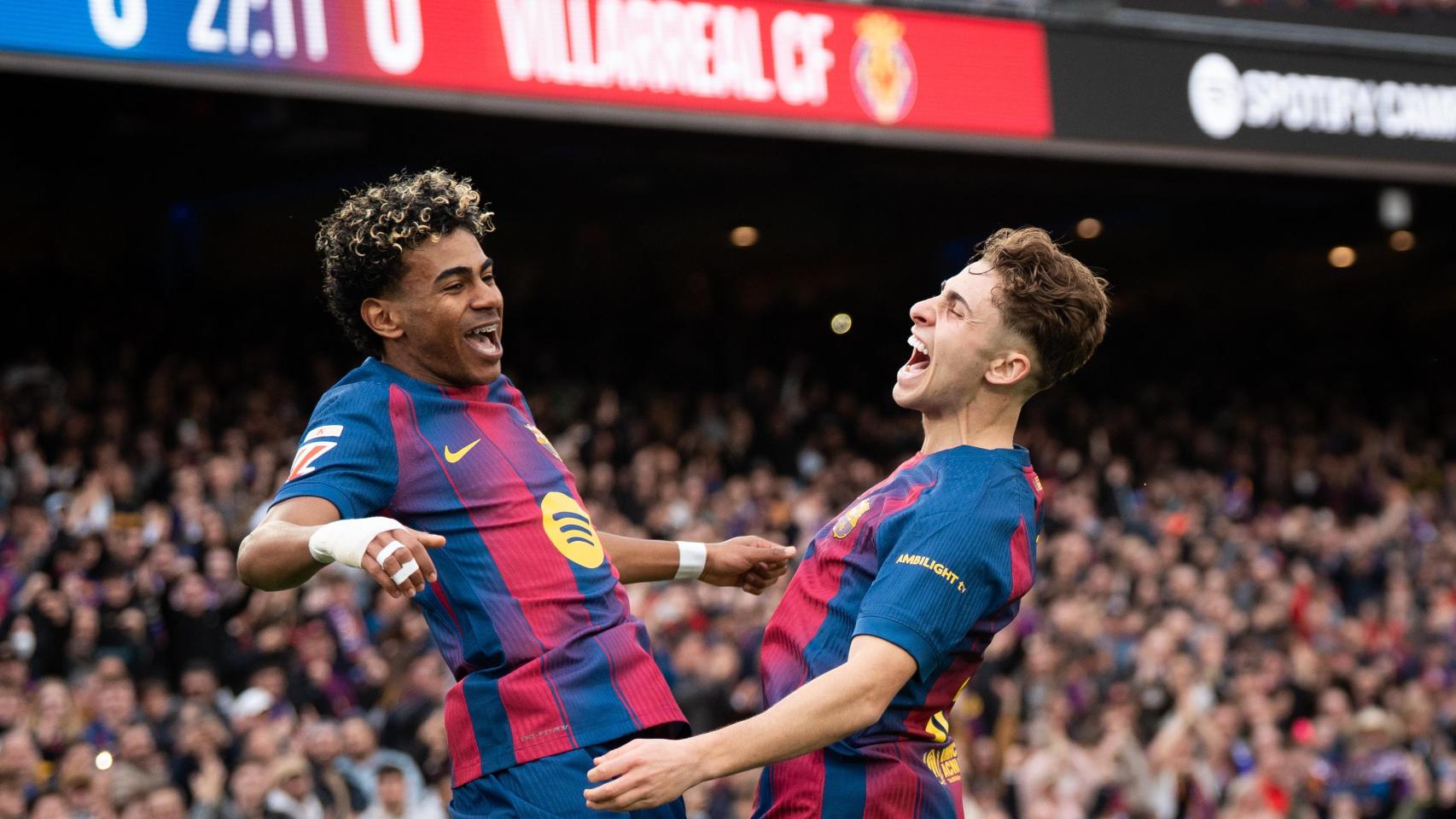 Lamine Yamal y Fermín López celebran un gol en el Barça-Villarreal