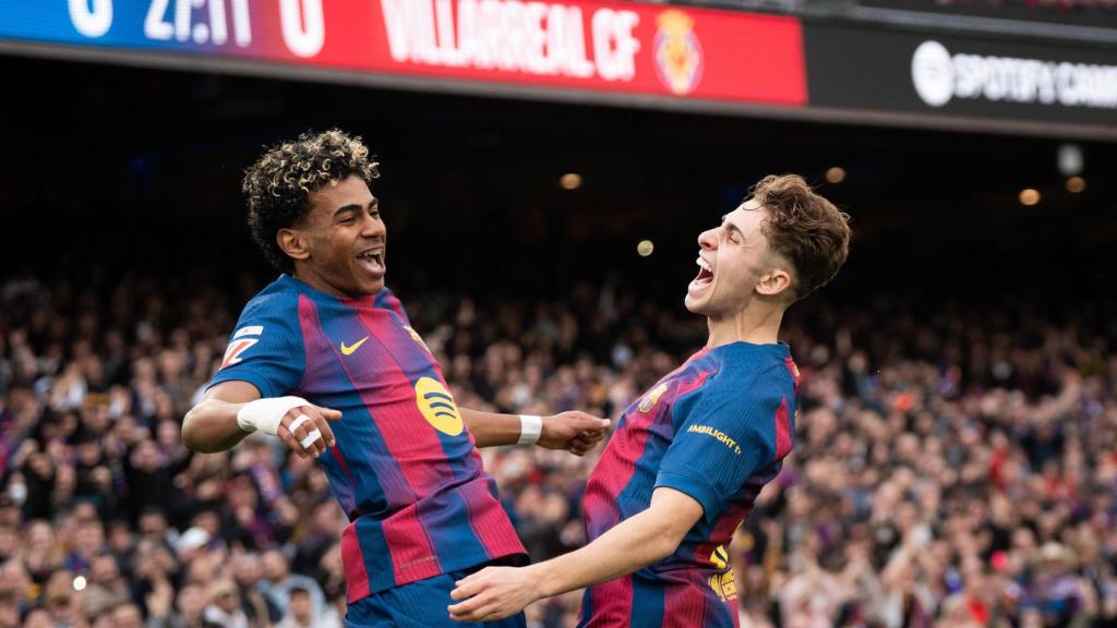 Lamine Yamal y Fermín López celebran un gol en el Barça-Villarreal