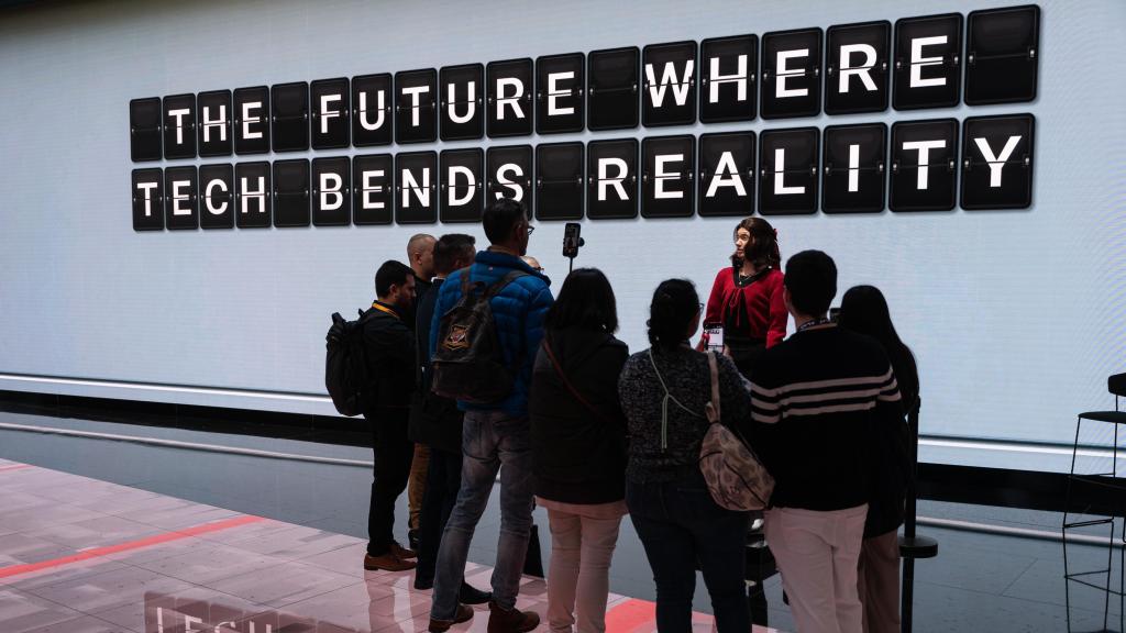 Un expositor en el MWC de 2025