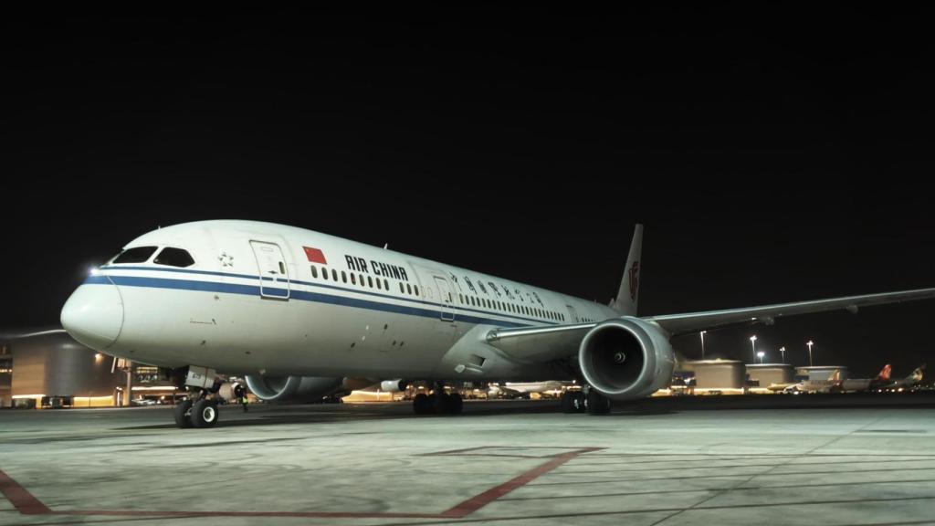 Un avión de Air China en el aeropuerto de Abu Dhabi