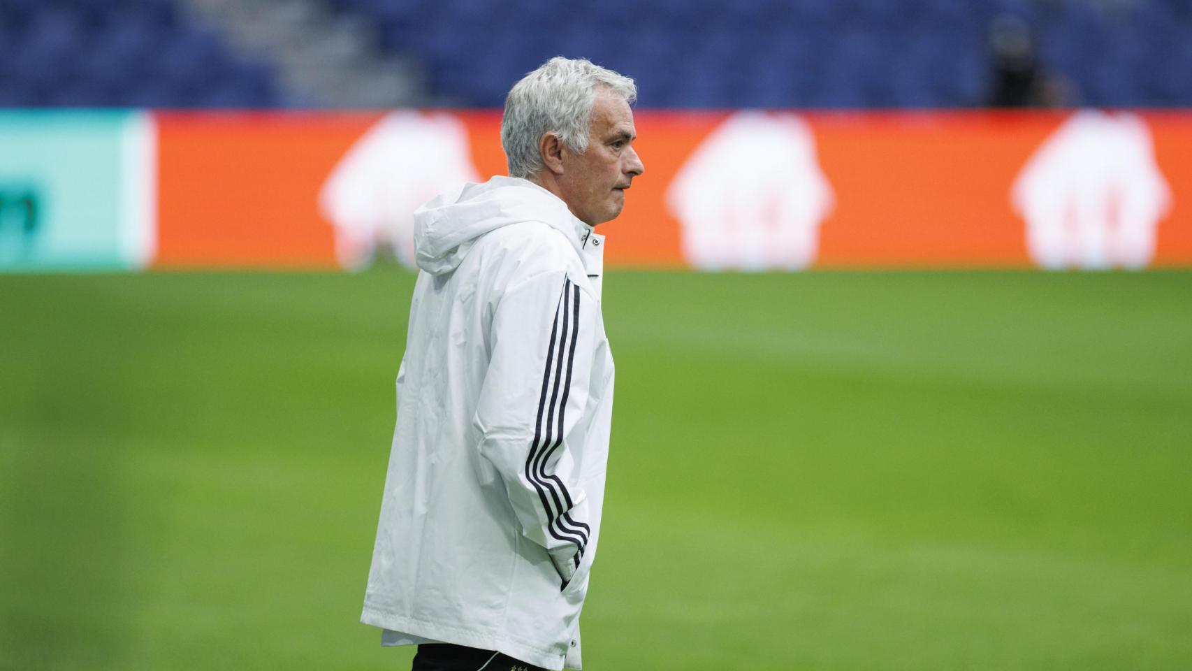 José Mourinho, en un entrenamiento del Benfica antes de enfrentarse al Real Madrid