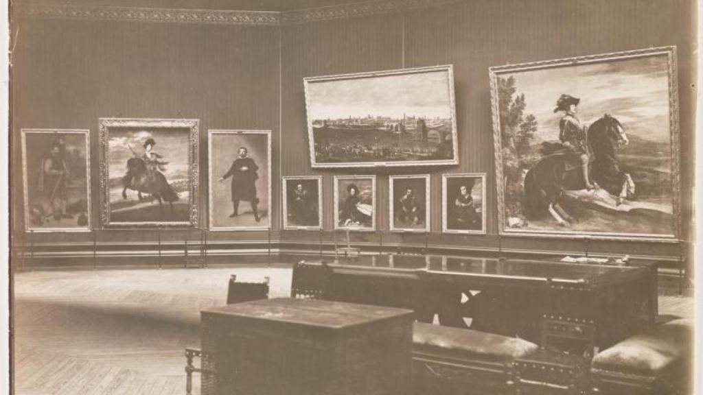 Vista de la sala Velázquez tomada por el fotógrafo José Lacoste y Borde entre 1907 y 1915.