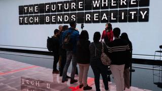 Un expositor en el MWC de 2025