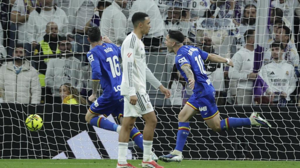 Trent Alexander-Arnold, abatido, tras el gol de Satriano en el Real Madrid-Getafe de la Liga
