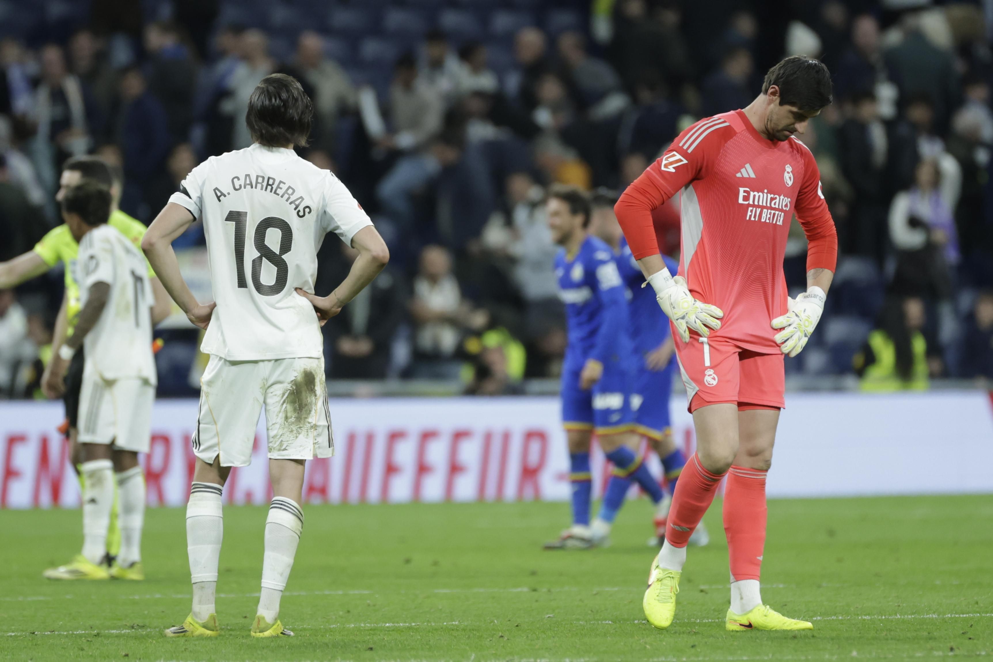 Álvaro Carreras i Thibaut Courtois, abatuts, després del cop al Real Madrid-Getafe de la Lliga