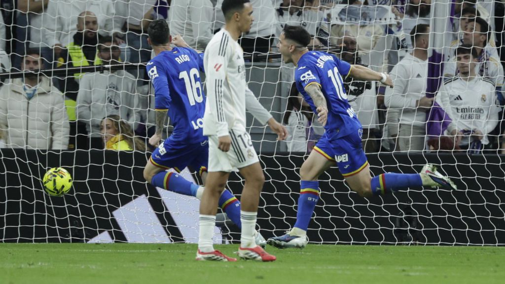 Trent Alexander-Arnold, abatut, després del gol de Satriano al Reial Madrid-Getafe de la Lliga