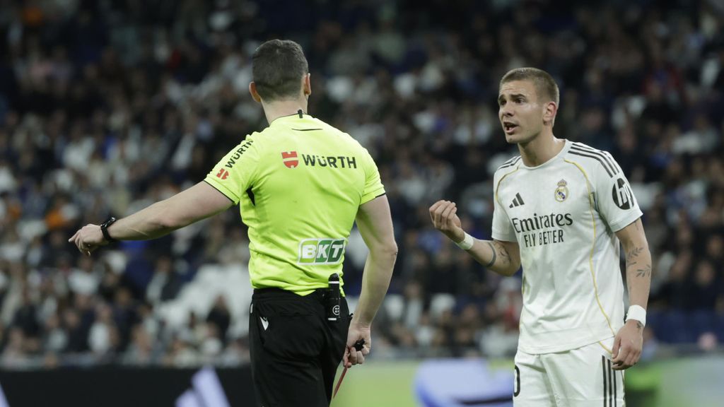 Franco Mastantuono es queixa a l’àrbitre després de ser expulsat al Reial Madrid-Getafe de la Lliga