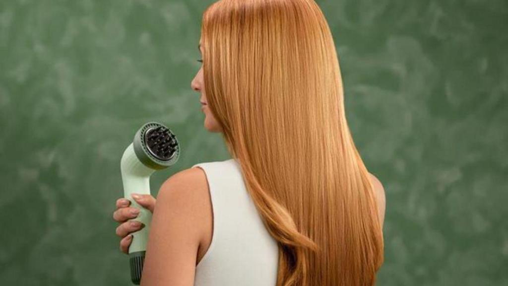 No vas a querer otro secador de pelo: este es el único que trata tu melena con 7 aceites esenciales
