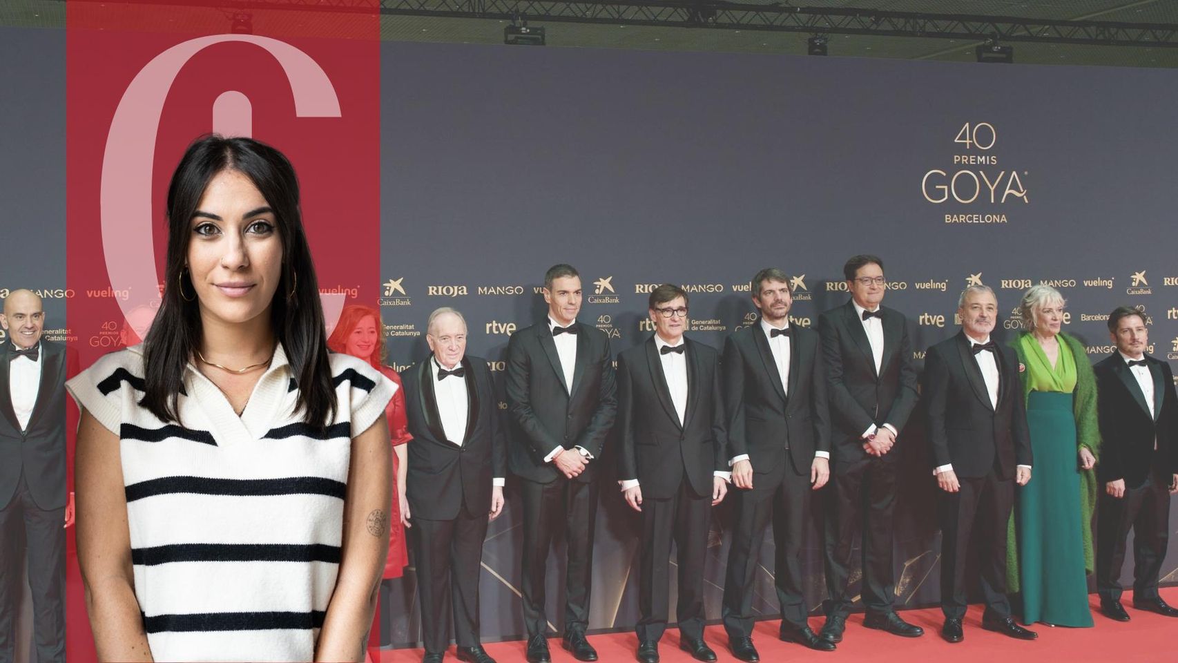 Miriam Saint-Germain con el 'photocall' de los Premios Goya de fondo con varias autoridades, entre ellos el presidente del Gobierno, Pedro Sánchez, y el 'president' de la Generalitat, Salvador Illa