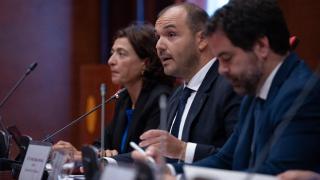El 'conseller' de Presidencia de la Generalitat de Cataluña, Albert Dalmau, en una comparecencia en la Comisión de Asuntos Institucionales del Parlament
