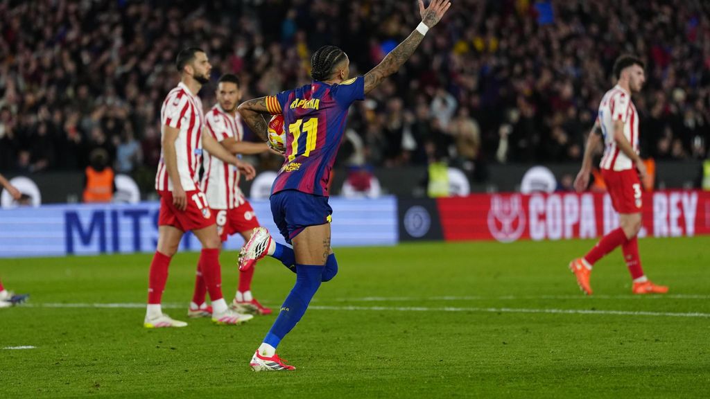 Raphinha celebra el segon gol del Barça