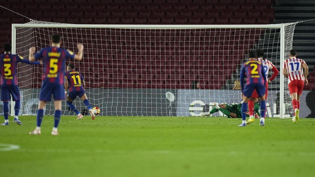 El gol de Raphinha de penal davant l'Atlètic