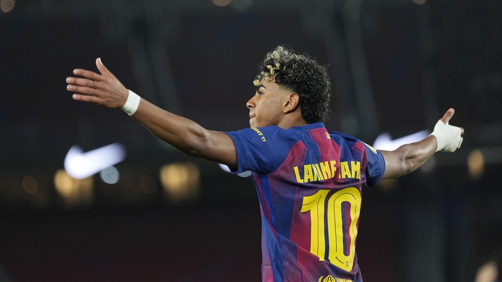 Lamine se lamenta de una ocasión perdida por el Barça