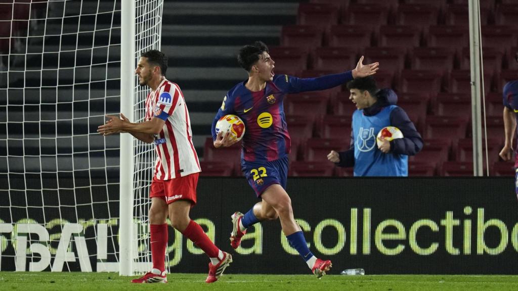 Marc Bernal anima a la afición tras marcar al Atlético de Madrid