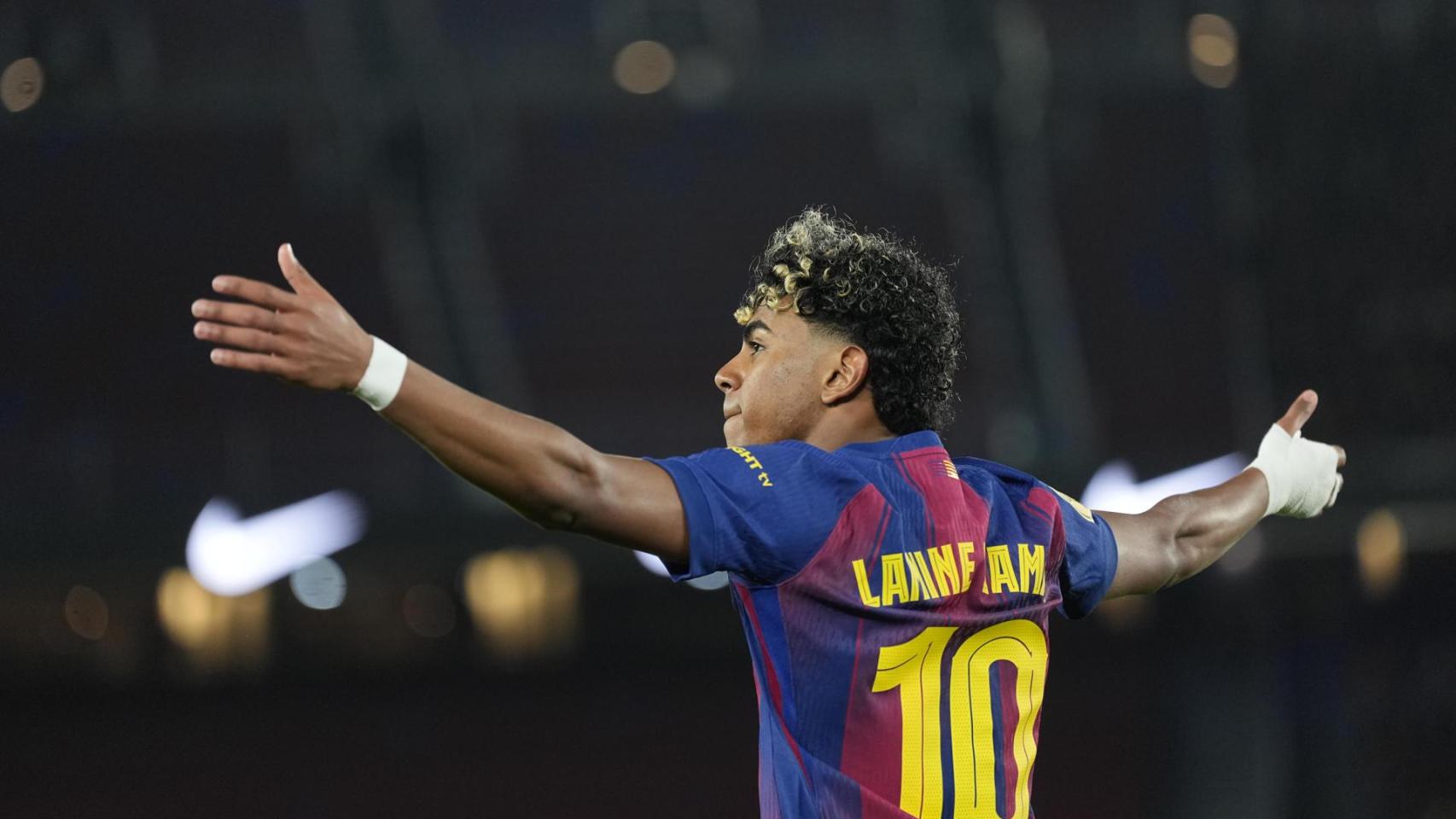 Lamine se lamenta de una ocasión perdida por el Barça