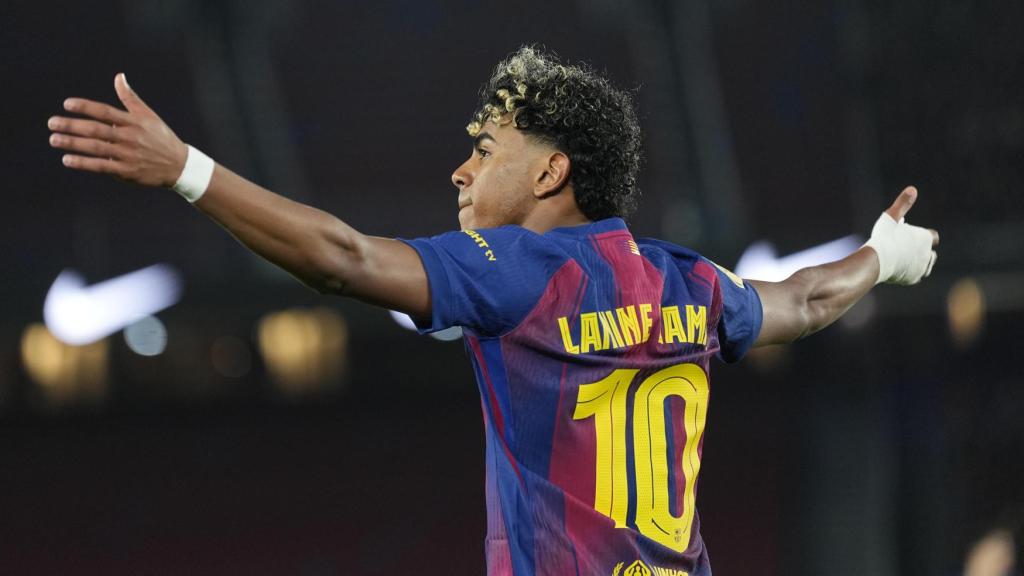 Lamine se lamenta de una ocasión perdida por el Barça