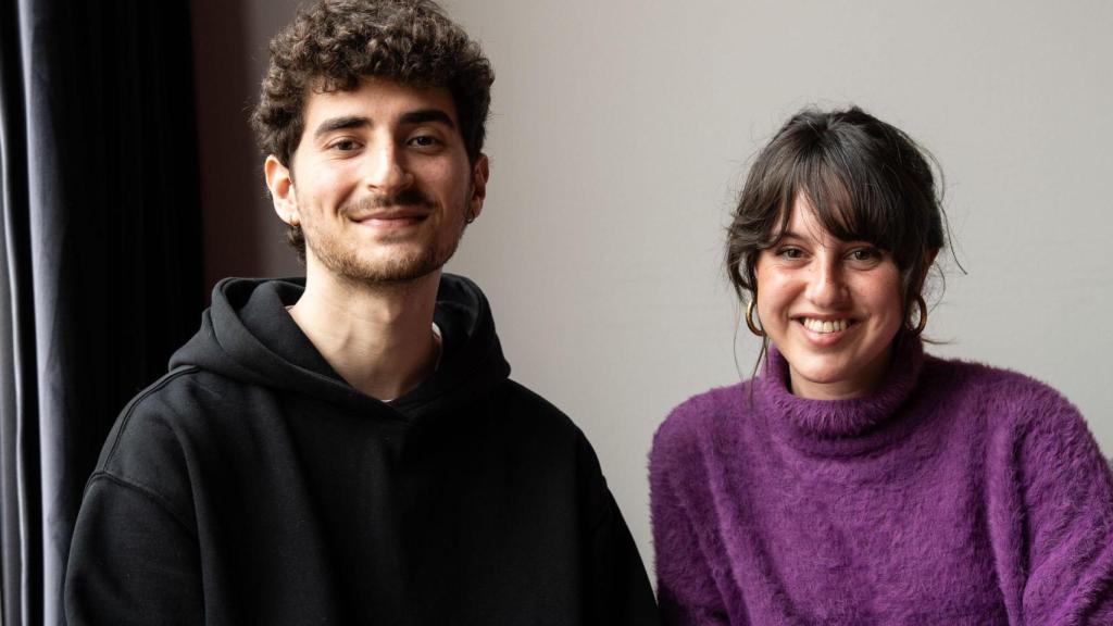 Mireia i Òscar, els dos estudiants que han creat la campanya contra l'augment de la demanda de prostitució durant el MWC de Barcelona