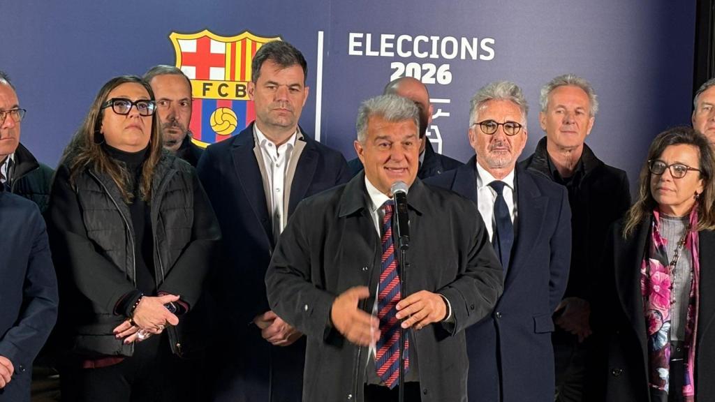 Joan Laporta presenta sus 8.171 firmas en el Auditori 1899 del FC Barcelona