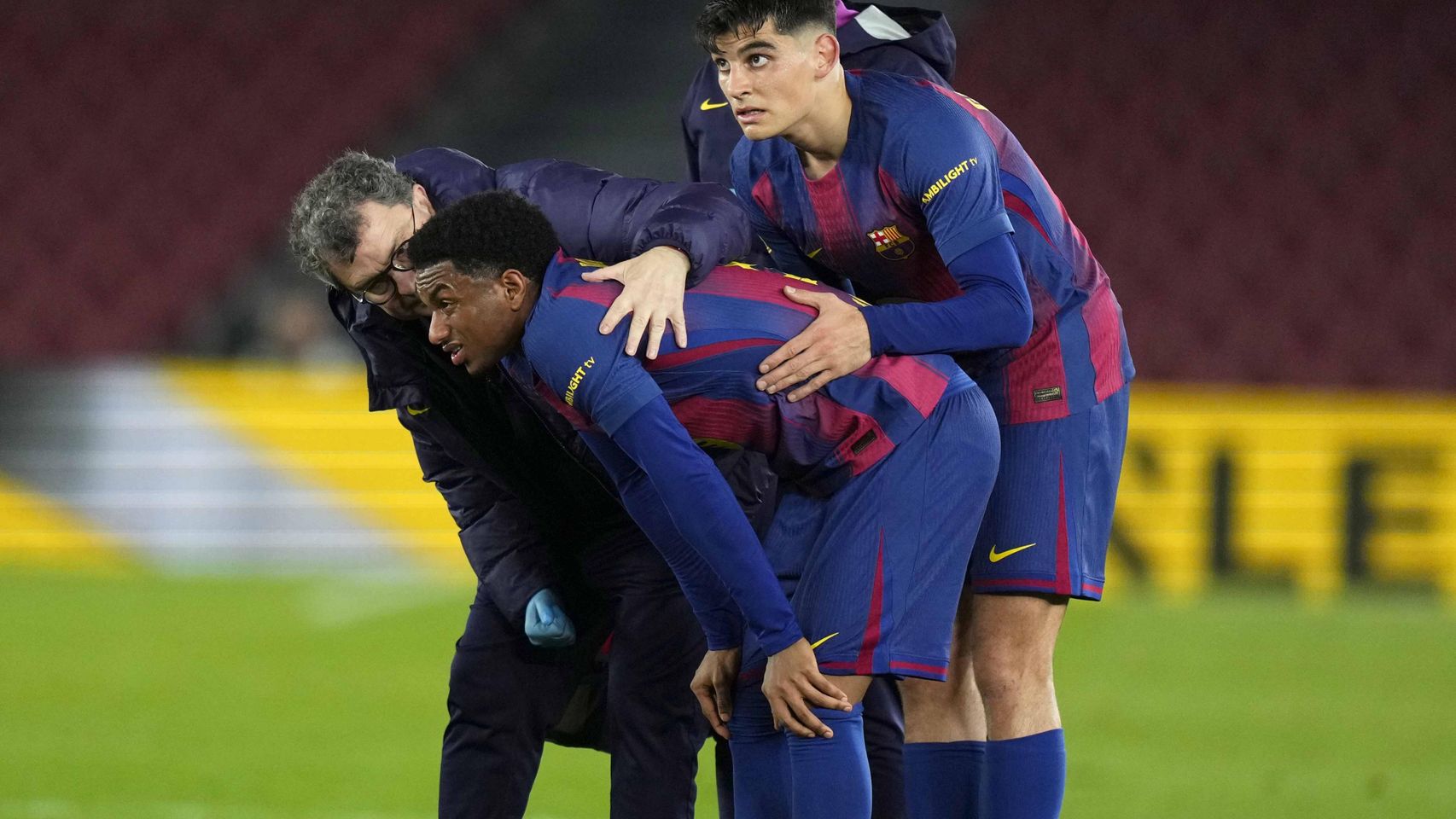 Alejandro Balde se marcha lesionado del Barça-Atlético de Madrid de la Copa del Rey