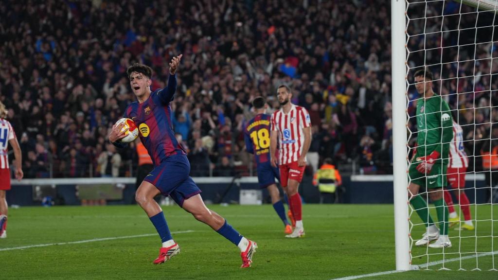 Marc Bernal levanta a la afición tras marcar al Atlético