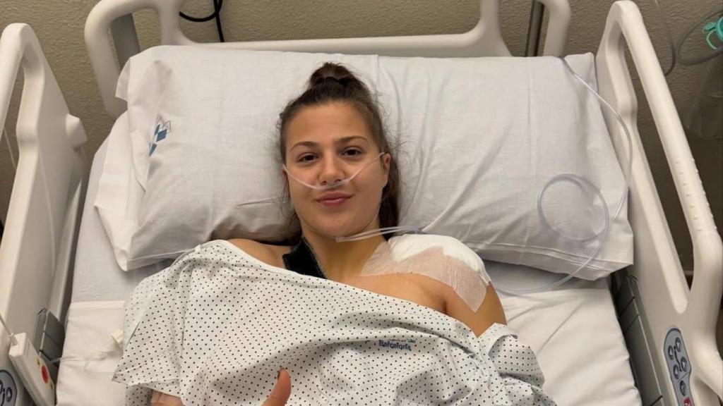 Emilia Szymczak, operada del hombro