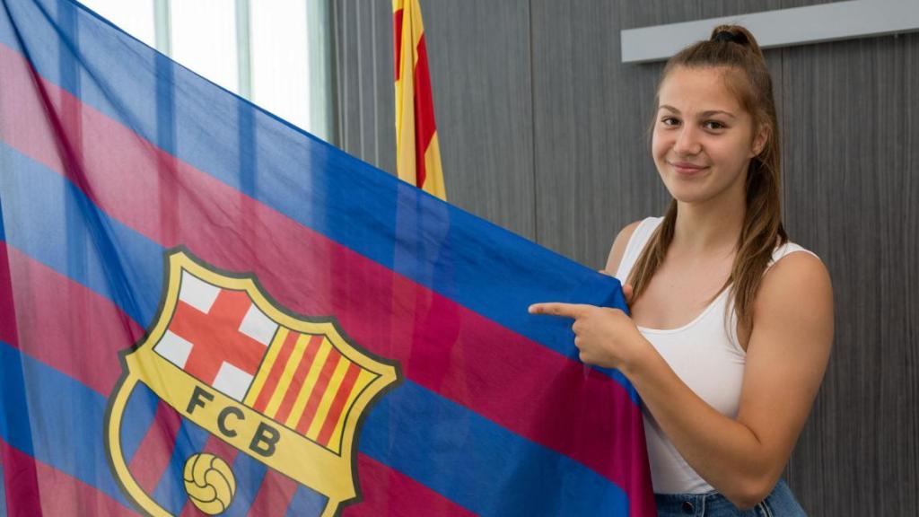 Emilia Szymczak, en el acto de su firma como fichaje del Barça Femenino