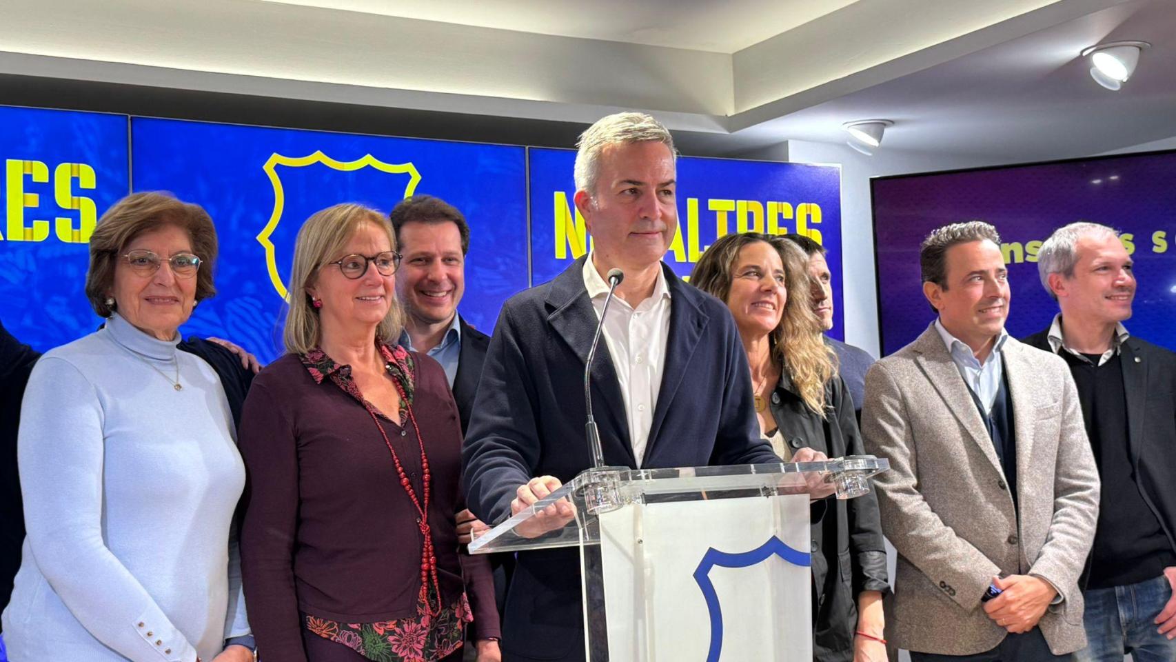 Víctor Font atiende a los medios de comunicación después del recuento de firmas