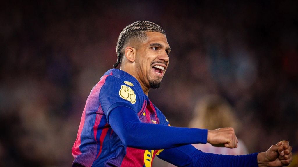 Ronald Araujo celebra un gol del Barça a l’Atlètic