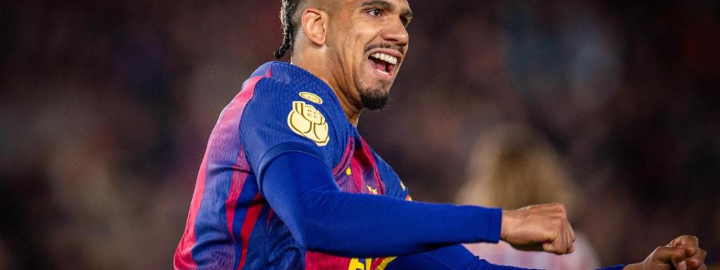 Ronald Araujo celebra un gol del Barça a l'Atlètic