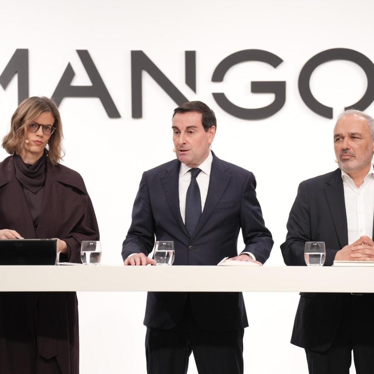 La directora financera de Mango, Margarita Salvans; el president i conseller delegat, Toni Ruiz, i el director d'Expansió i Franquícies, Daniel López