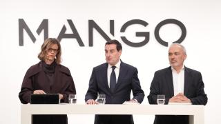 La directora financiera de Mango, Margarita Salvans; el presidente y consejero delegado, Toni Ruiz, y el director de Expansión y Franquicias, Daniel López
