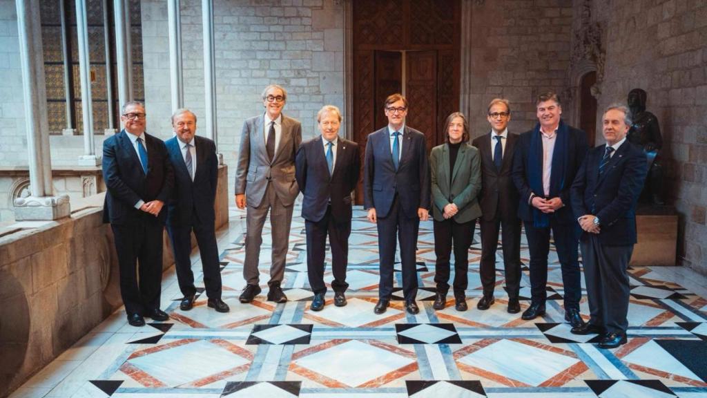 Ramon Agenjo, Josep Mateu, Salvador Illa, Tatxo Benet, Josep Santacreu, Teresa Garcia-Milà, Pau Relat, Antoni Cañete i Carlos Puig de Travy, al Palau de la Generalitat el 5 de març de 2026