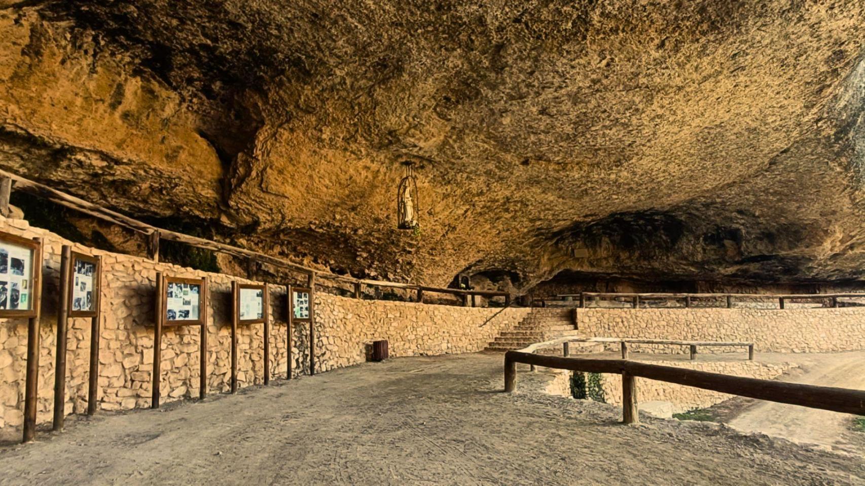 La cueva convertida en hospital de guerra, la Cova de Santa Llúcia